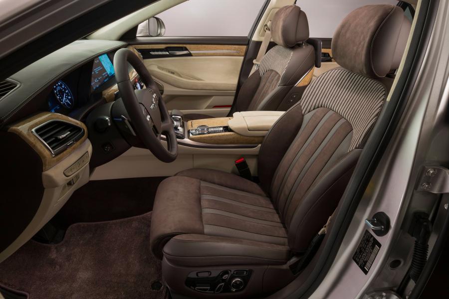 Интерьер Genesis G90 Vanity Fair Special Edition (HI) 2018 года  (фото 16 из 24)